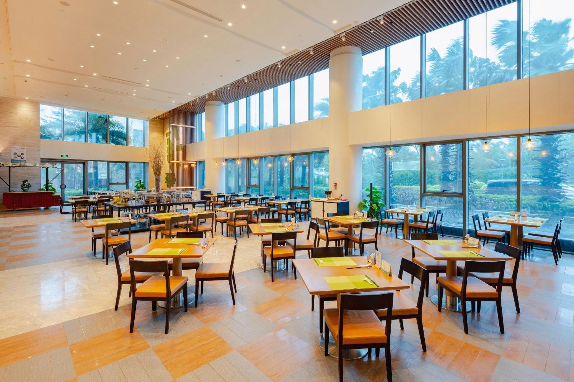 Holiday Inn Haikou West Coast By Ihg Exteriör bild