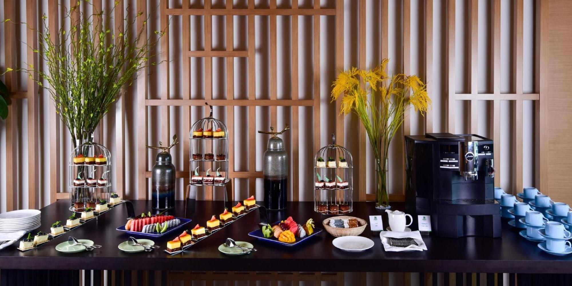 Holiday Inn Haikou West Coast By Ihg Exteriör bild