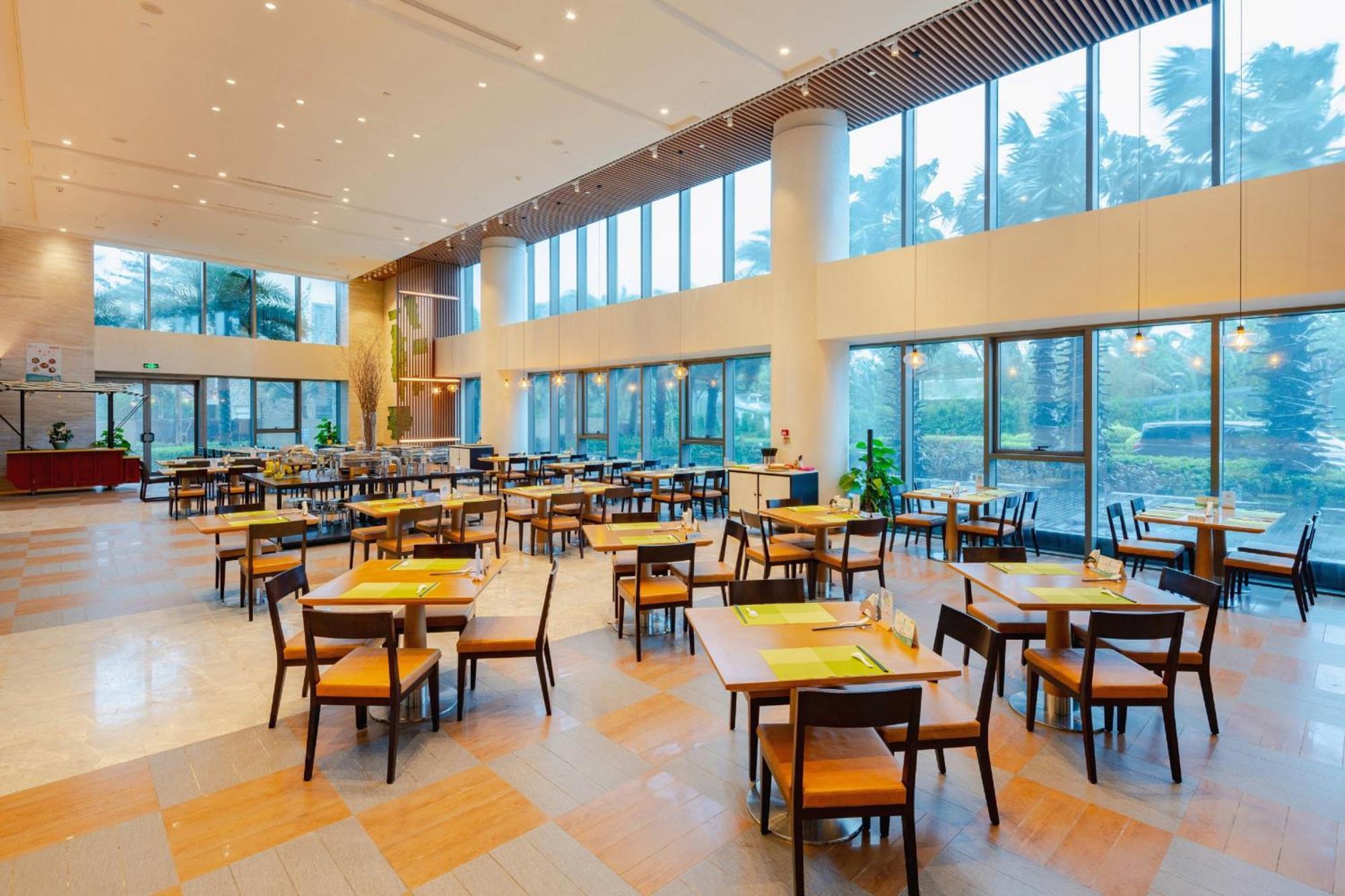 Holiday Inn Haikou West Coast By Ihg Exteriör bild