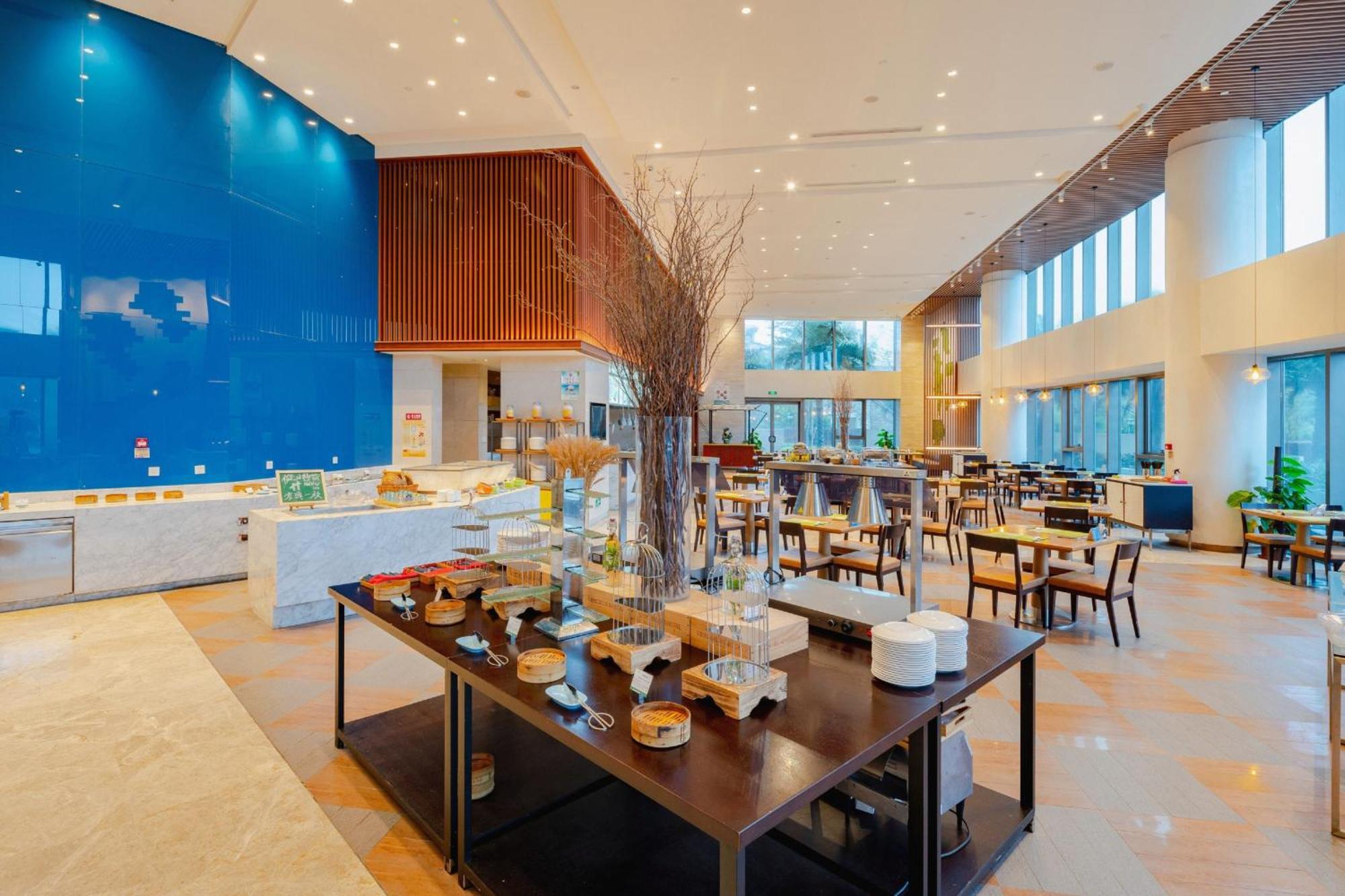 Holiday Inn Haikou West Coast By Ihg Exteriör bild